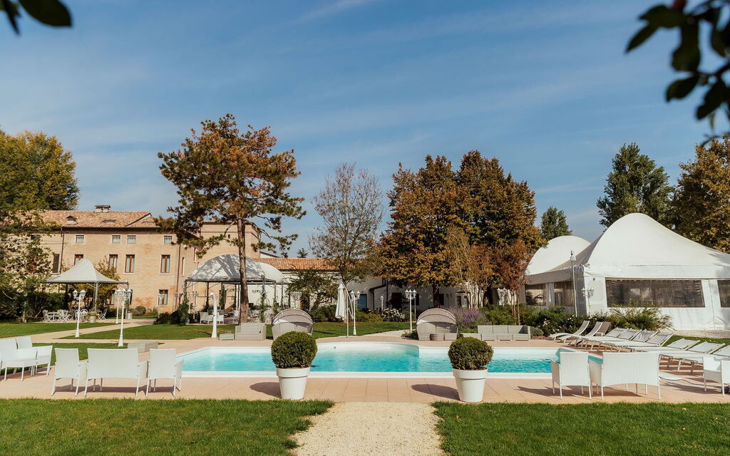 Villa la Modenese: Building Exterior, Garden, Pool, Spring, Summer
