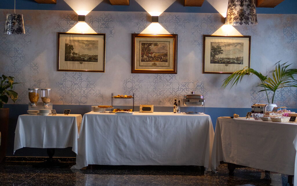 Villa la Modenese: Building Exterior, Garden, Pool, Spring, Summer