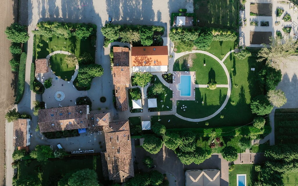 Villa la Modenese: Building Exterior, Garden, Pool, Spring, Summer