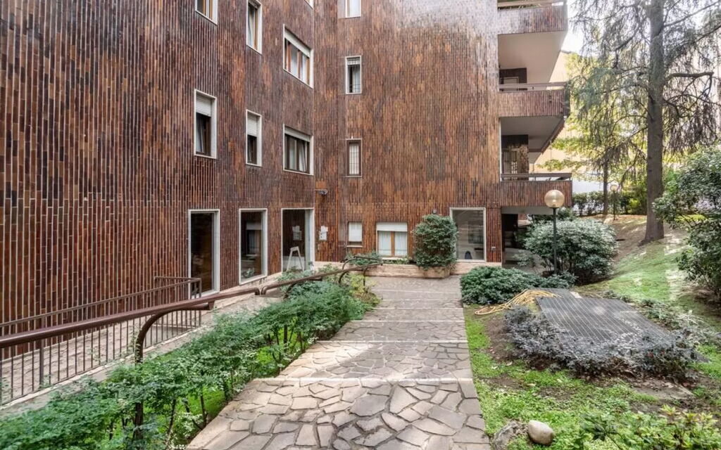 Lambro Escape: Activities, Balcony / Terrace / Patio, Building Exterior, City, Main Entrance, Spring, Summer