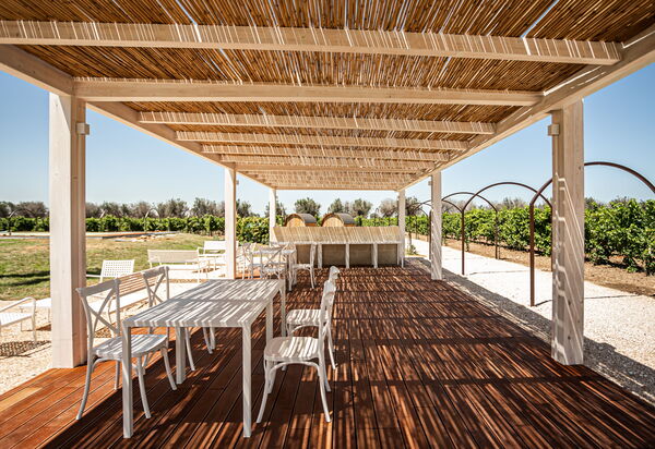 Villa Vincenzi: Amenities, Garden, People, Pool, Spring, Summer, Wellness