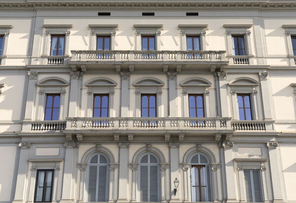 Palazzo Garzia Florence: Building Exterior, Room Detail, Spring, Summer