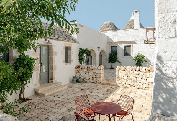 Villa la Baronessa: Activities, Building Exterior, Facilities, Kitchen, Living Room, Other Room, Outdoor, Pool, Room Detail, Spring, Summer, Wellness