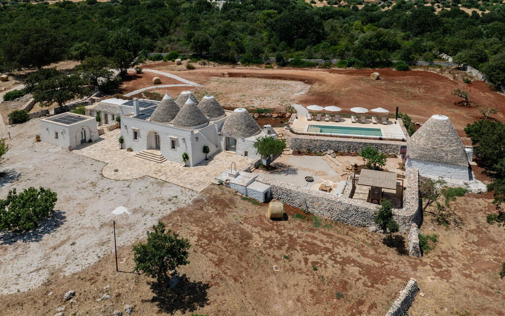 Villa la Baronessa: Activities, Building Exterior, Facilities, Kitchen, Living Room, Other Room, Outdoor, Pool, Room Detail, Spring, Summer, Wellness