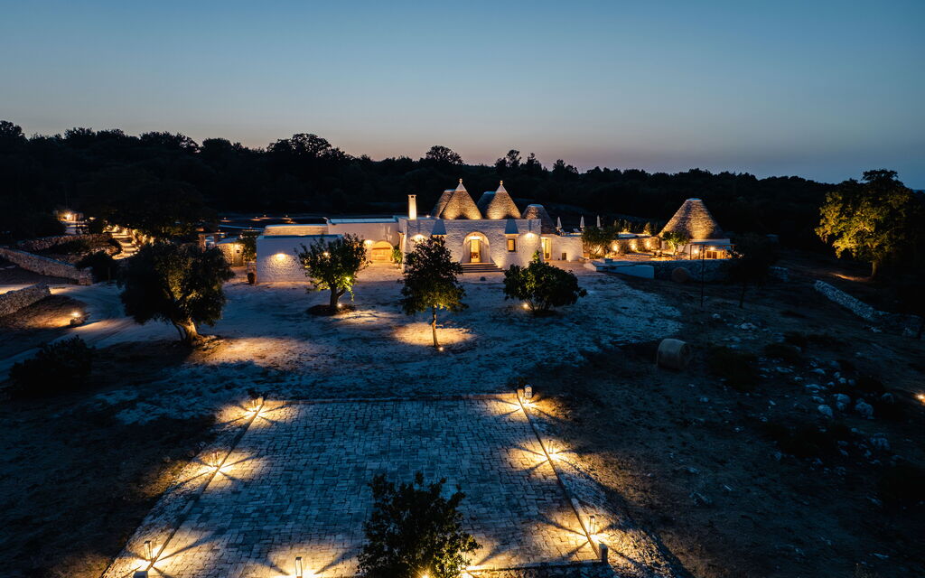 Villa la Baronessa: Activities, Building Exterior, Facilities, Kitchen, Living Room, Other Room, Outdoor, Pool, Room Detail, Spring, Summer, Wellness