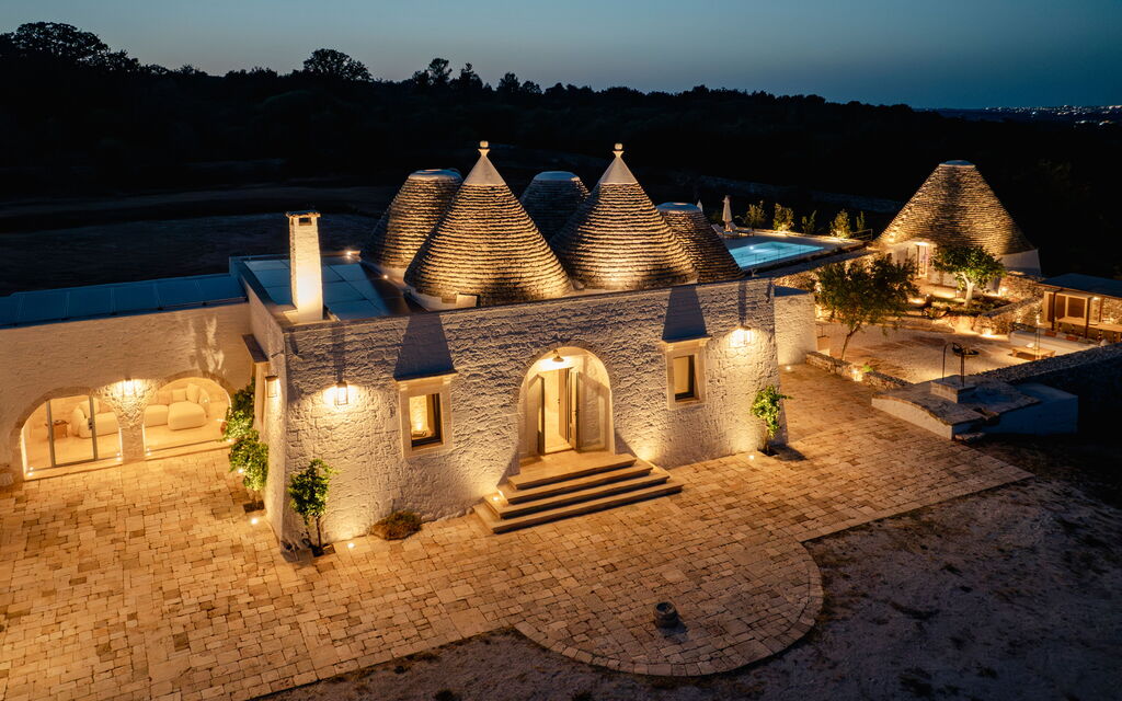 Villa la Baronessa: Activities, Building Exterior, Facilities, Kitchen, Living Room, Other Room, Outdoor, Pool, Room Detail, Spring, Summer, Wellness