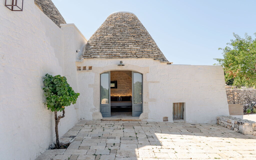 Villa la Baronessa: Activities, Building Exterior, Facilities, Kitchen, Living Room, Other Room, Outdoor, Pool, Room Detail, Spring, Summer, Wellness