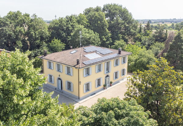 Villa la Fiorentina: Activities, Amenities, Building Exterior, Kitchen, Outdoor, Pool, Spring, Summer, Wellness