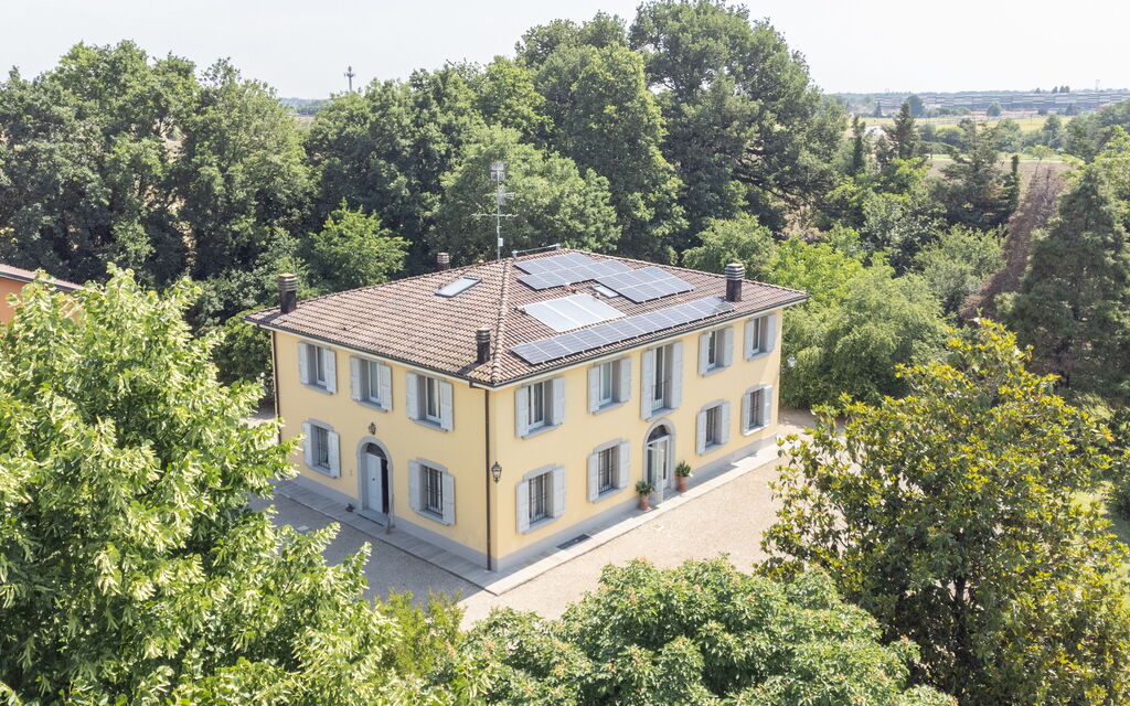 Villa la Fiorentina: all'aperto, Attività, Benessere, Caratteristiche, Cucina, Estate, Esterni, Piscina, Primavera