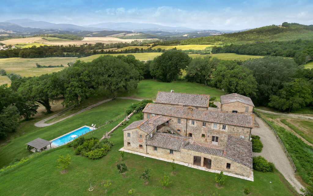Villa Ortensia: Amenities, Building Exterior, Facilities, Garden, Pool, Spring, Summer, Wellness