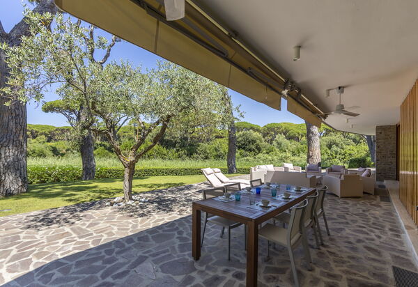 Villa i Girasoli: Amenities, Building Exterior, Garden, Main Entrance, Outdoor, Room Detail, Spring, Summer