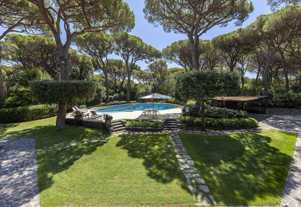 Villa i Girasoli: Amenities, Building Exterior, Garden, Main Entrance, Outdoor, Room Detail, Spring, Summer