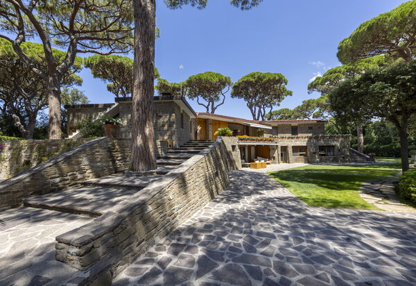 Villa i Girasoli: Amenities, Building Exterior, Garden, Main Entrance, Outdoor, Room Detail, Spring, Summer