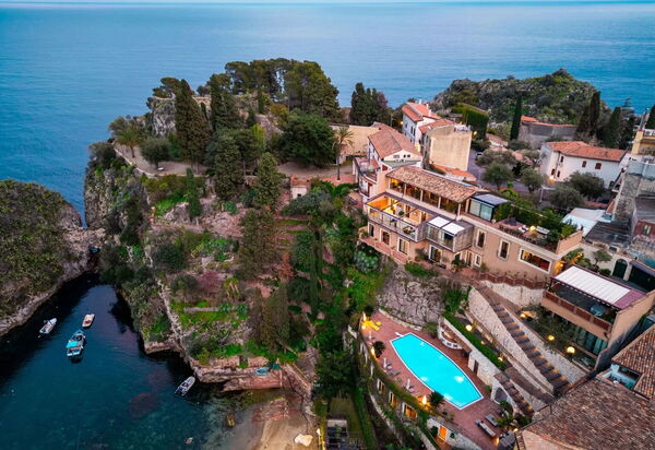 Villa Fasto: Benessere, Caratteristiche, Entrata Principale, Estate, Esterni, Giardino, Persone, Piscina, Primavera