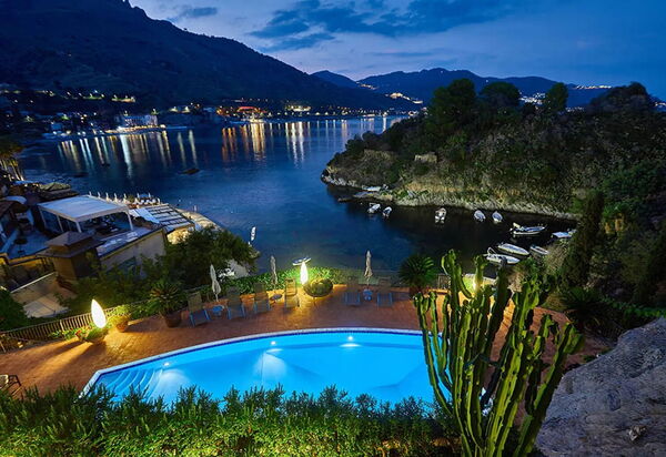 Villa Fasto: Benessere, Caratteristiche, Entrata Principale, Estate, Esterni, Giardino, Persone, Piscina, Primavera