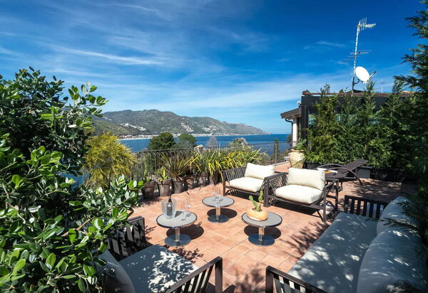 Villa Fasto: Benessere, Caratteristiche, Entrata Principale, Estate, Esterni, Giardino, Persone, Piscina, Primavera