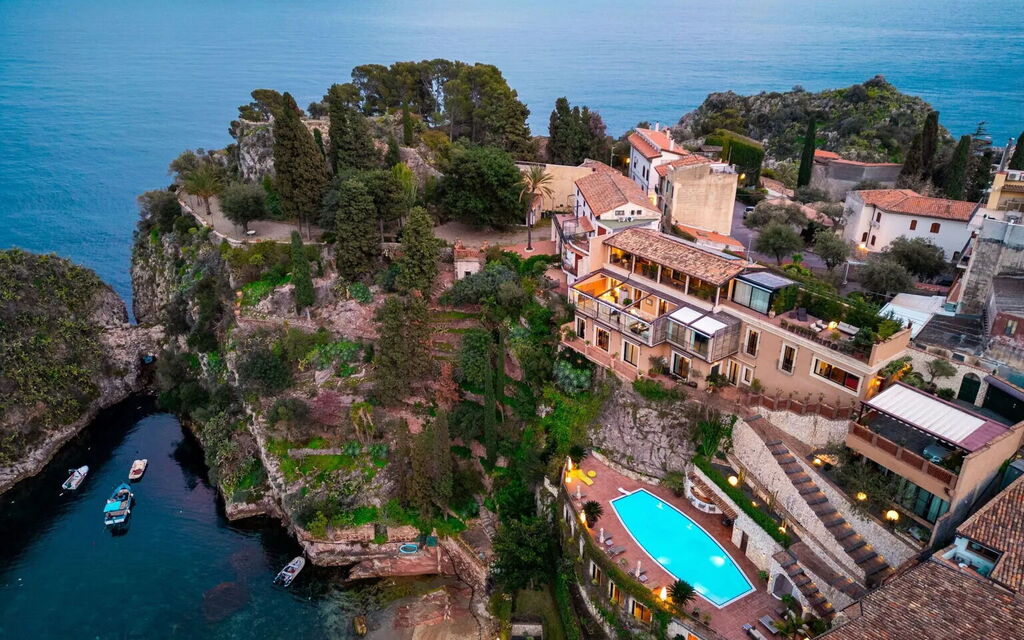 Villa Fasto: Benessere, Caratteristiche, Entrata Principale, Estate, Esterni, Giardino, Persone, Piscina, Primavera