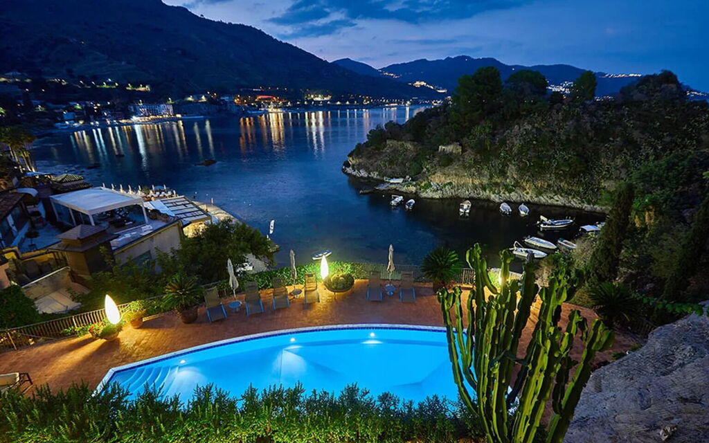 Villa Fasto: Benessere, Caratteristiche, Entrata Principale, Estate, Esterni, Giardino, Persone, Piscina, Primavera