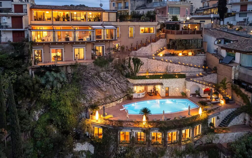 Villa Fasto: Benessere, Caratteristiche, Entrata Principale, Estate, Esterni, Giardino, Persone, Piscina, Primavera