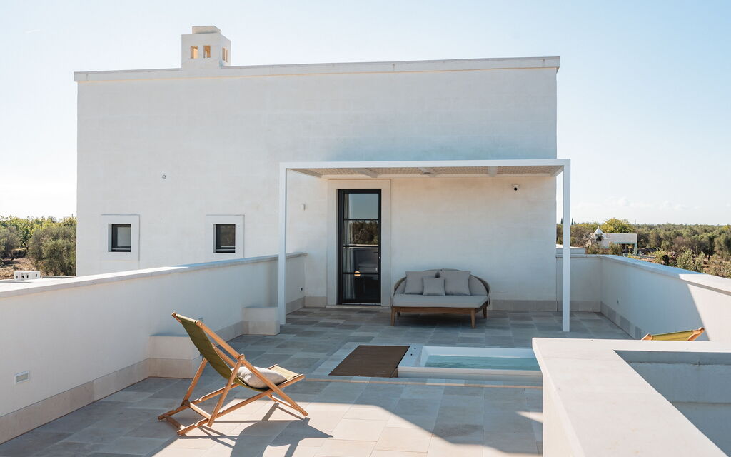Villa Alta Croce: Amenities, Building Exterior, Hot Tub, Pool, Spring, Summer, Wellness