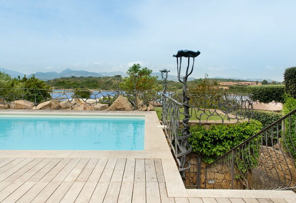 Villa Martini: Attività, Balcone / Terrazza / Patio, Caratteristiche, Dettagli della stanza, Estate, Esterni, Piscina, Primavera
