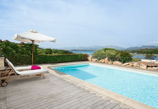 Villa Martini: Attività, Balcone / Terrazza / Patio, Caratteristiche, Dettagli della stanza, Estate, Esterni, Piscina, Primavera