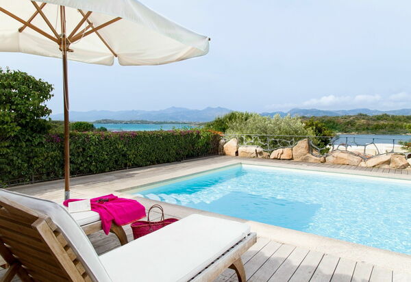 Villa Martini: Attività, Balcone / Terrazza / Patio, Caratteristiche, Dettagli della stanza, Estate, Esterni, Piscina, Primavera