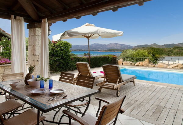 Villa Martini: Attività, Balcone / Terrazza / Patio, Caratteristiche, Dettagli della stanza, Estate, Esterni, Piscina, Primavera