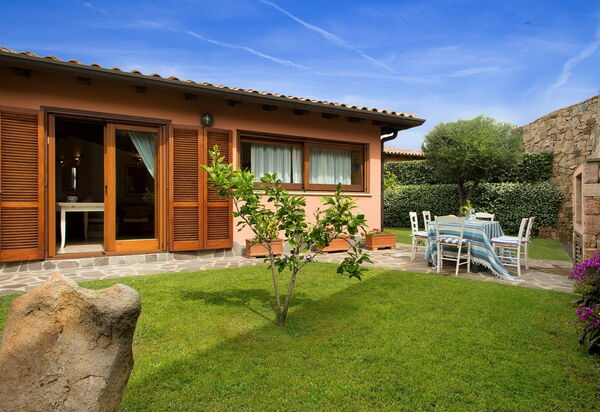 Villa Martini: Attività, Balcone / Terrazza / Patio, Caratteristiche, Dettagli della stanza, Estate, Esterni, Piscina, Primavera
