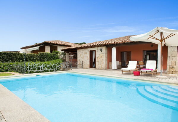 Villa Martini: Attività, Balcone / Terrazza / Patio, Caratteristiche, Dettagli della stanza, Estate, Esterni, Piscina, Primavera
