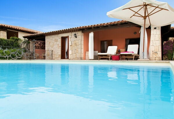 Villa Martini: Attività, Balcone / Terrazza / Patio, Caratteristiche, Dettagli della stanza, Estate, Esterni, Piscina, Primavera
