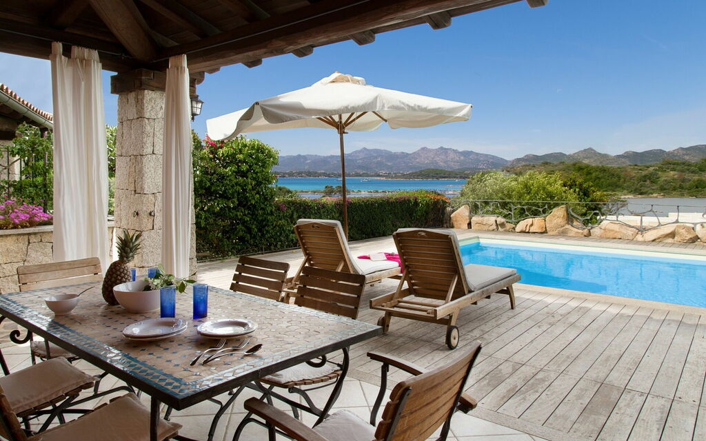 Villa Martini: Attività, Balcone / Terrazza / Patio, Caratteristiche, Dettagli della stanza, Estate, Esterni, Piscina, Primavera
