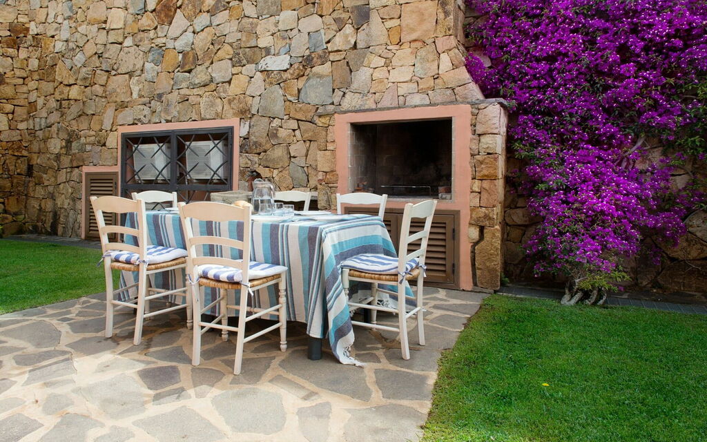 Villa Martini: Attività, Balcone / Terrazza / Patio, Caratteristiche, Dettagli della stanza, Estate, Esterni, Piscina, Primavera