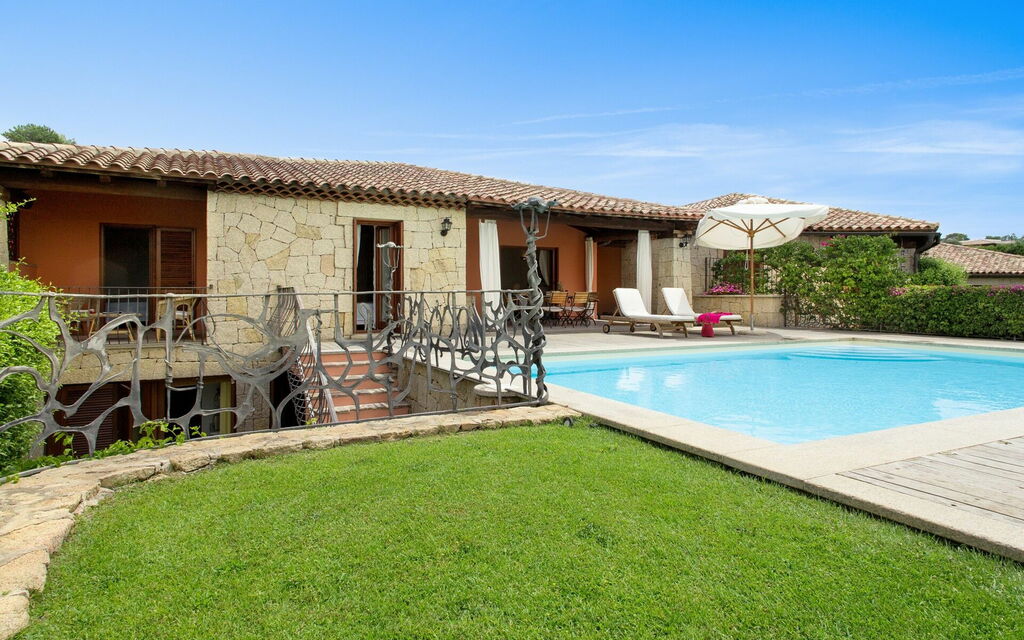 Villa Martini: Attività, Balcone / Terrazza / Patio, Caratteristiche, Dettagli della stanza, Estate, Esterni, Piscina, Primavera