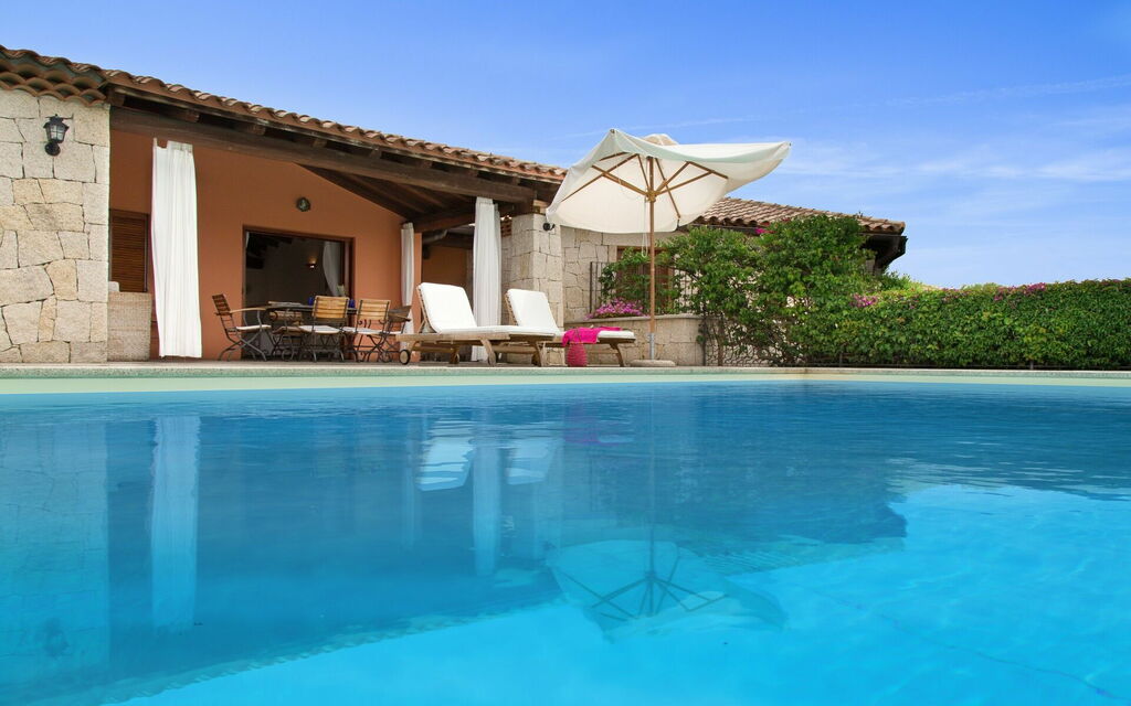 Villa Martini: Attività, Balcone / Terrazza / Patio, Caratteristiche, Dettagli della stanza, Estate, Esterni, Piscina, Primavera