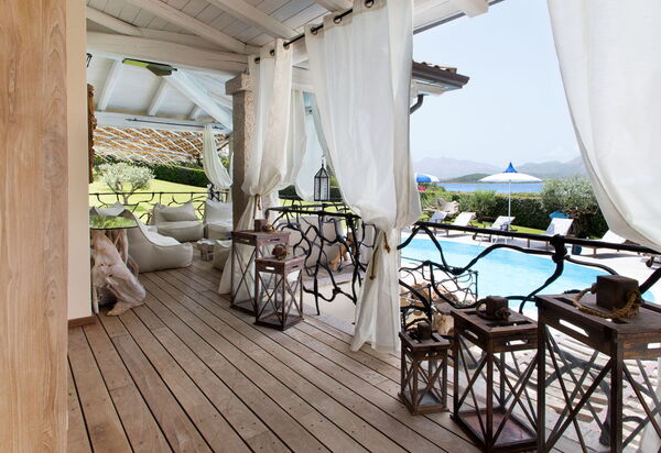 Villa Alloro: Attività, Balcone / Terrazza / Patio, Caratteristiche, Dettagli della stanza, Estate, Esterni, Idromassaggio, Piscina, Primavera