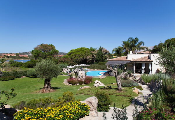 Villa Alloro: Attività, Balcone / Terrazza / Patio, Caratteristiche, Dettagli della stanza, Estate, Esterni, Idromassaggio, Piscina, Primavera