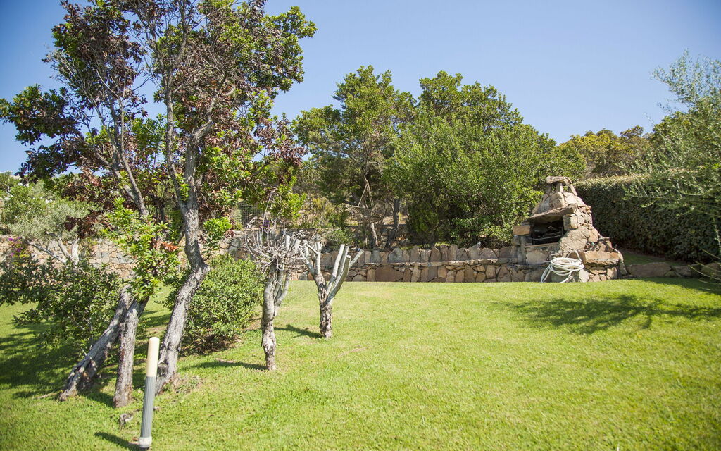 Villa Alloro: Activities, Amenities, Balcony / Terrace / Patio, Building Exterior, Hot Tub, Pool, Room Detail, Spring, Summer