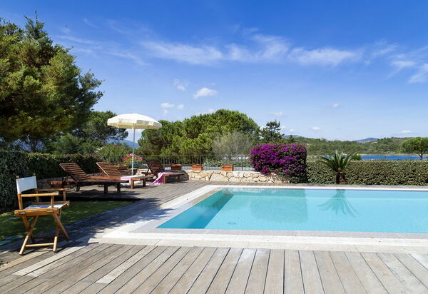 Villa Magno: Attività, Balcone / Terrazza / Patio, Benessere, Caratteristiche, Estate, Esterni, Piscina, Primavera, Servizi