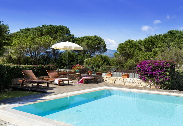 Villa Magno: Attività, Balcone / Terrazza / Patio, Benessere, Caratteristiche, Estate, Esterni, Piscina, Primavera, Servizi