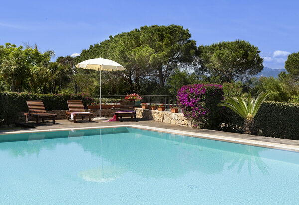 Villa Magno: Attività, Balcone / Terrazza / Patio, Benessere, Caratteristiche, Estate, Esterni, Piscina, Primavera, Servizi