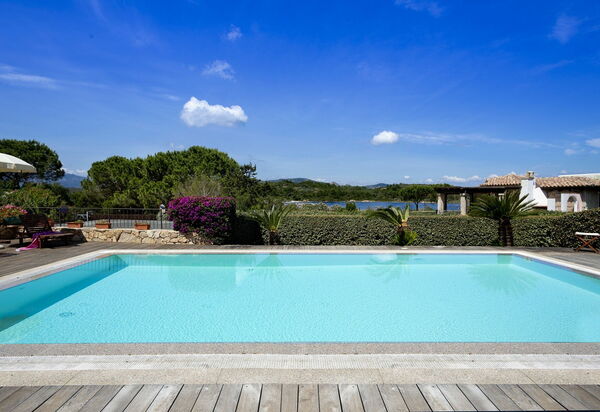 Villa Magno: Attività, Balcone / Terrazza / Patio, Benessere, Caratteristiche, Estate, Esterni, Piscina, Primavera, Servizi