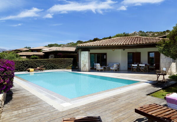 Villa Magno: Attività, Balcone / Terrazza / Patio, Benessere, Caratteristiche, Estate, Esterni, Piscina, Primavera, Servizi