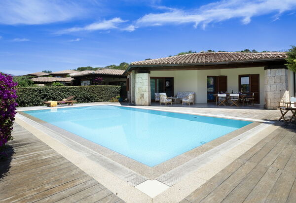Villa Magno: Attività, Balcone / Terrazza / Patio, Benessere, Caratteristiche, Estate, Esterni, Piscina, Primavera, Servizi