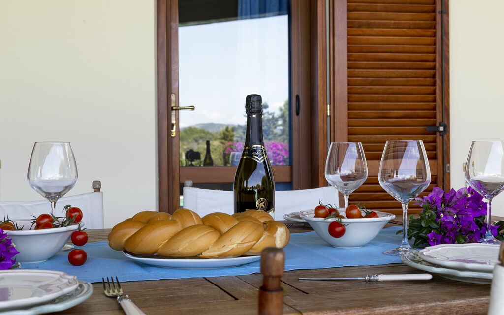 Villa Magno: Attività, Balcone / Terrazza / Patio, Benessere, Caratteristiche, Estate, Esterni, Piscina, Primavera, Servizi