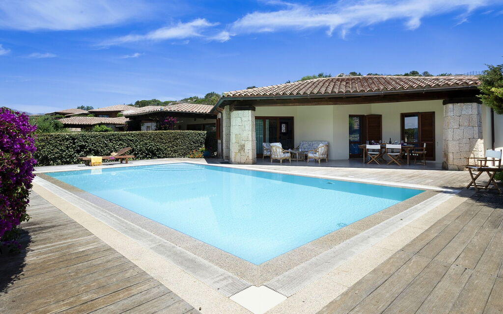 Villa Magno: Attività, Balcone / Terrazza / Patio, Benessere, Caratteristiche, Estate, Esterni, Piscina, Primavera, Servizi