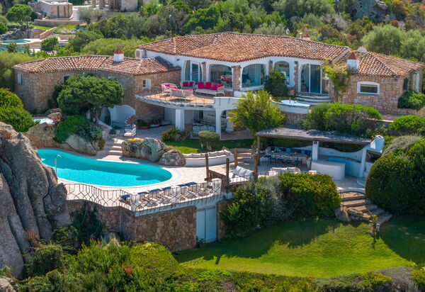 Villa Maestosa: all'aperto, Benessere, Estate, Esterni, Giardino, Piscina, Primavera, Servizi