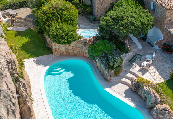 Villa Maestosa: all'aperto, Benessere, Estate, Esterni, Giardino, Piscina, Primavera, Servizi