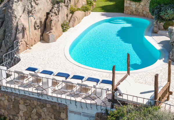 Villa Maestosa: all'aperto, Benessere, Estate, Esterni, Giardino, Piscina, Primavera, Servizi