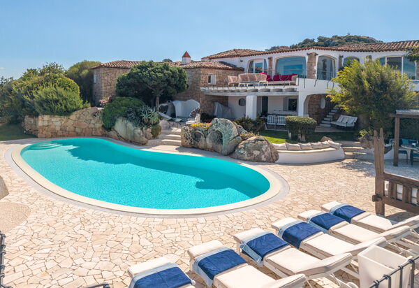 Villa Maestosa: all'aperto, Benessere, Estate, Esterni, Giardino, Piscina, Primavera, Servizi